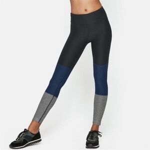 Outdoor Voices New Gradient Warmup Legging
Charcoal/Navy/Graphite Medium M